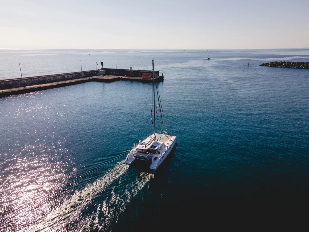Voilier naviguant au large – financement bateau via leasing voilier